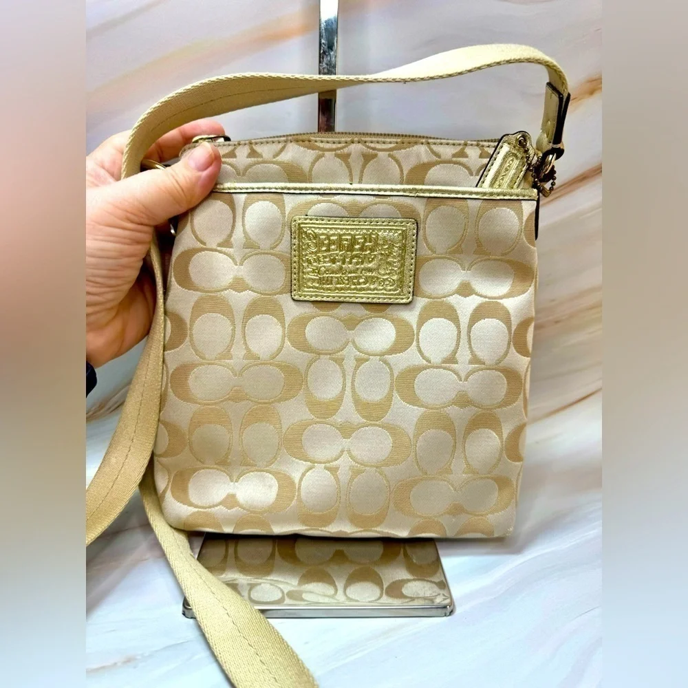Vintage Coach‎ Y2K Signature Canvas Crossbody Bag Monogram Print Cream & Gold
